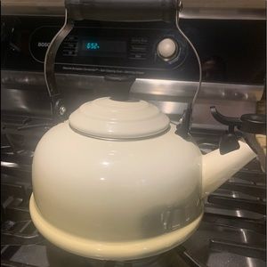 Le Creuset tea kettle. Off white/cream color. Great condition!